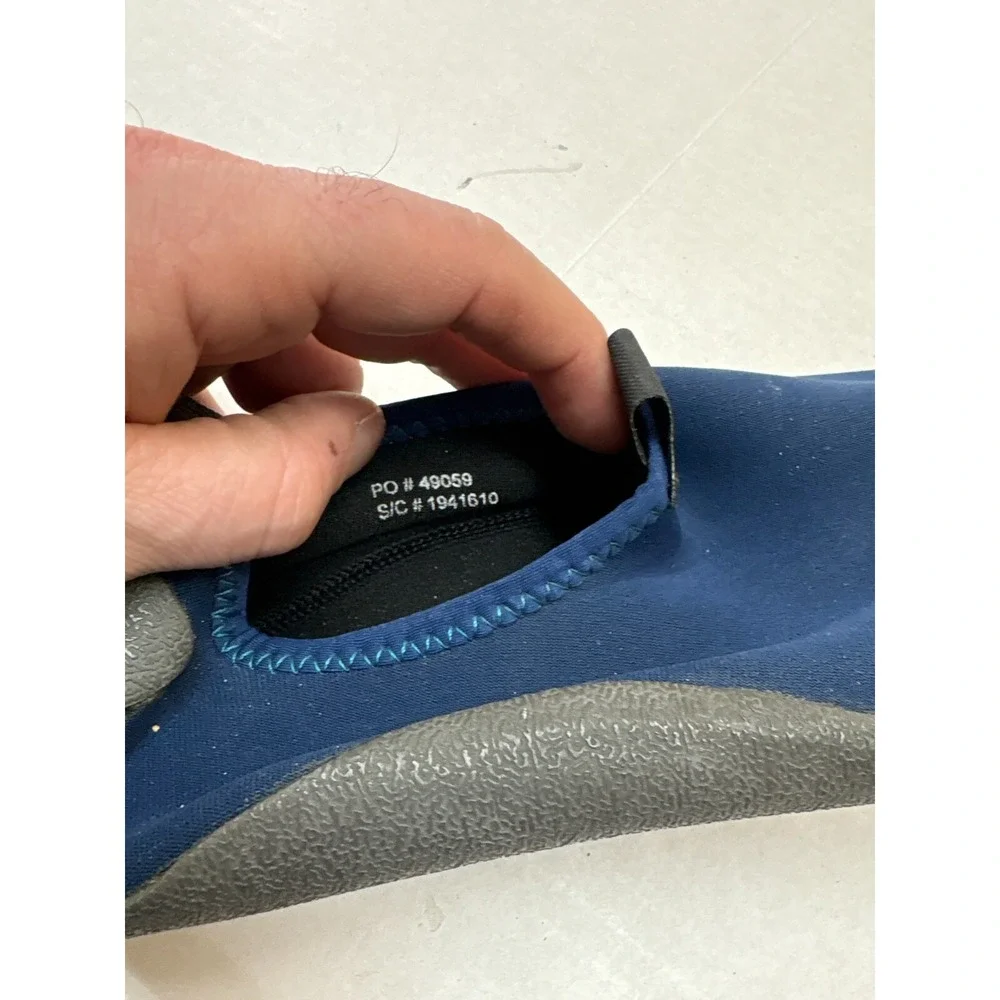 L.L. Bean water shoes size 11 blue‎